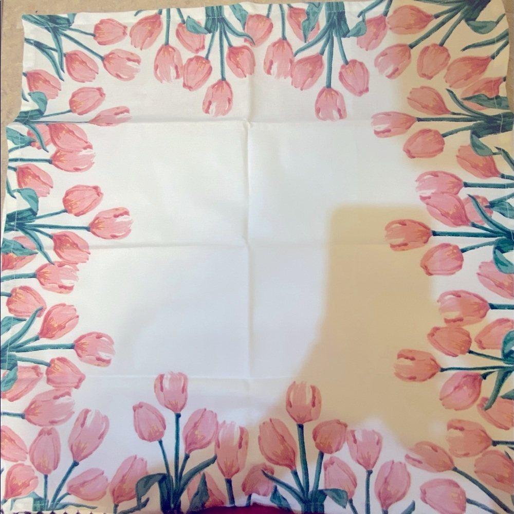 Packs of 4 beautiful napkins with tulips